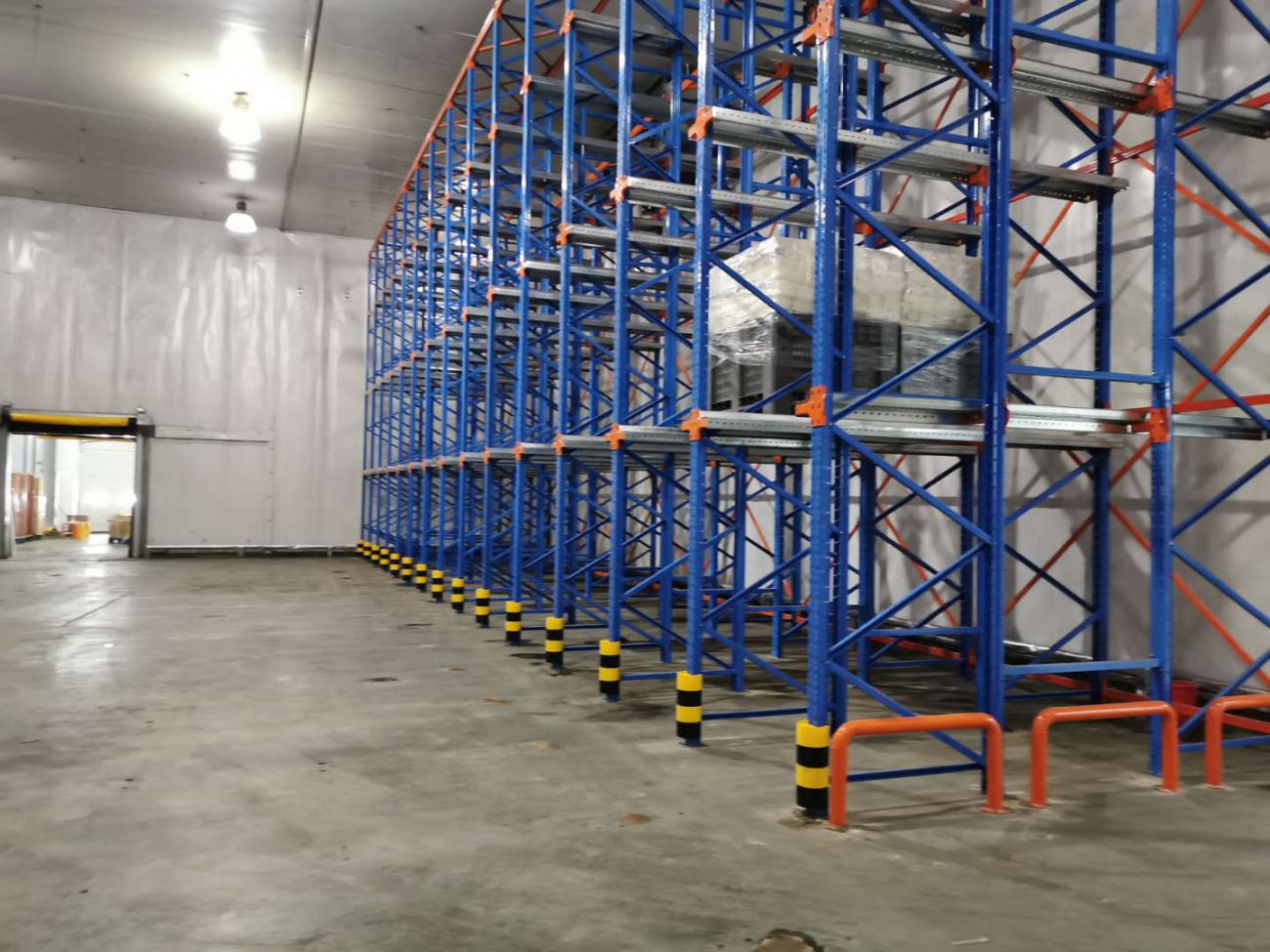 冷庫用什么貨架比較好？兩種類型貨架均可滿足