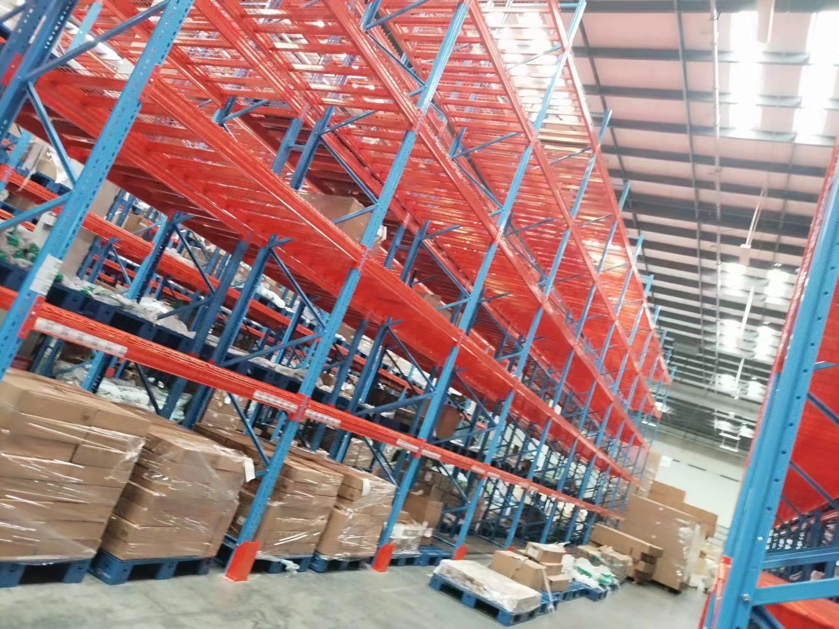 橫梁式貨架 ：高效倉儲的 “空間魔法師”