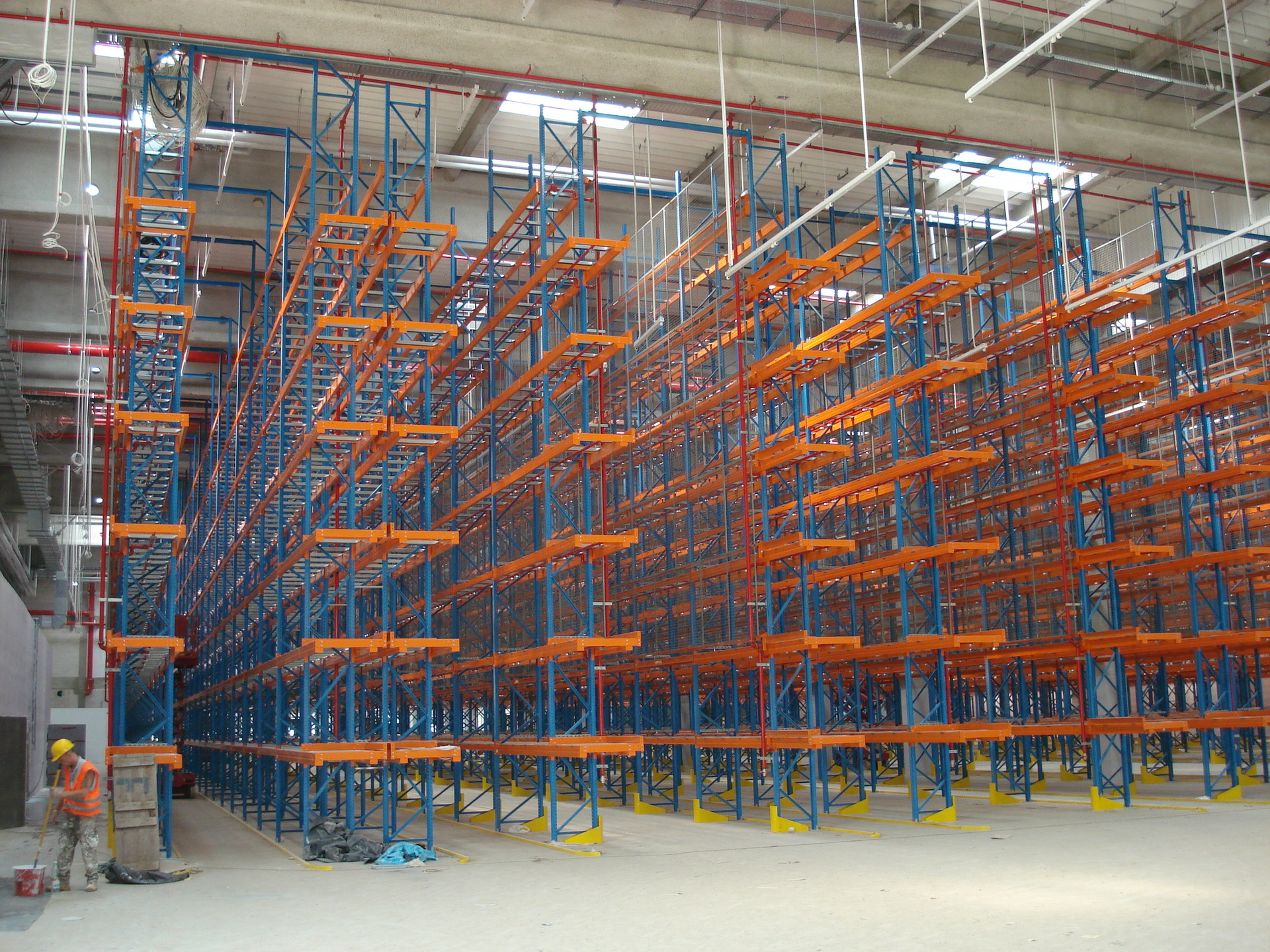 窄巷道貨架的設(shè)計(jì)邏輯 