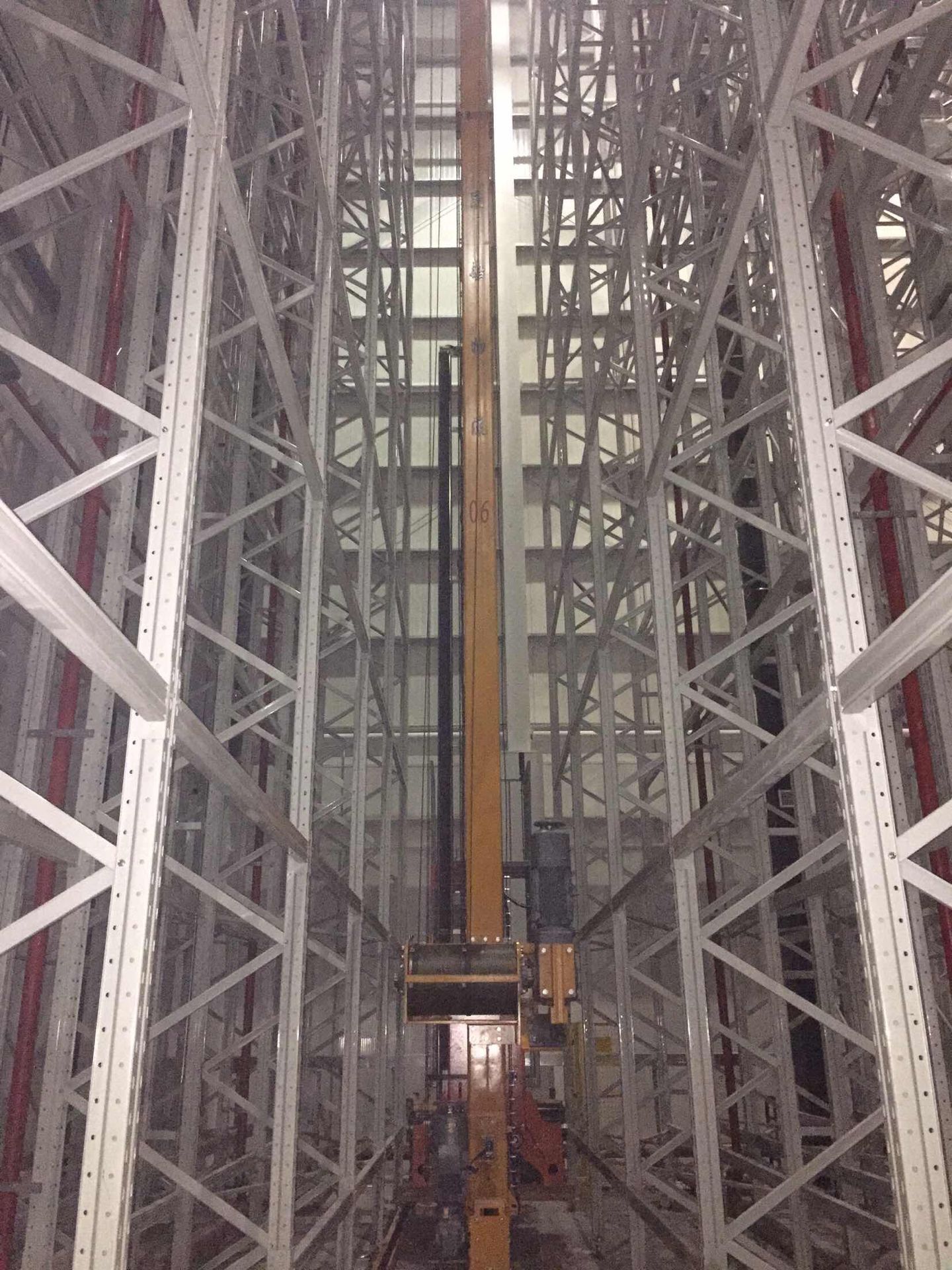 從人工到自動(dòng)，從平面到立體：立體貨架的進(jìn)化與倉(cāng)儲(chǔ)行業(yè)的蛻變