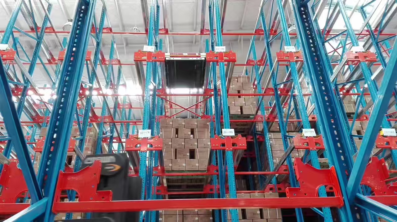 四向穿梭車立庫如何實現(xiàn)儲存量跨越式提升？